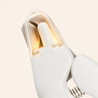Detalle de la luz LED del cortaúñas